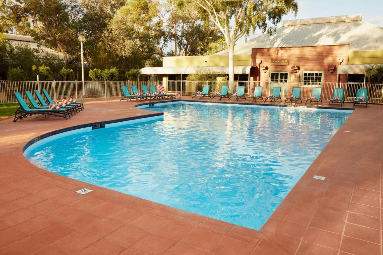 Outback Hotel Ayers Rock Exteriör bild