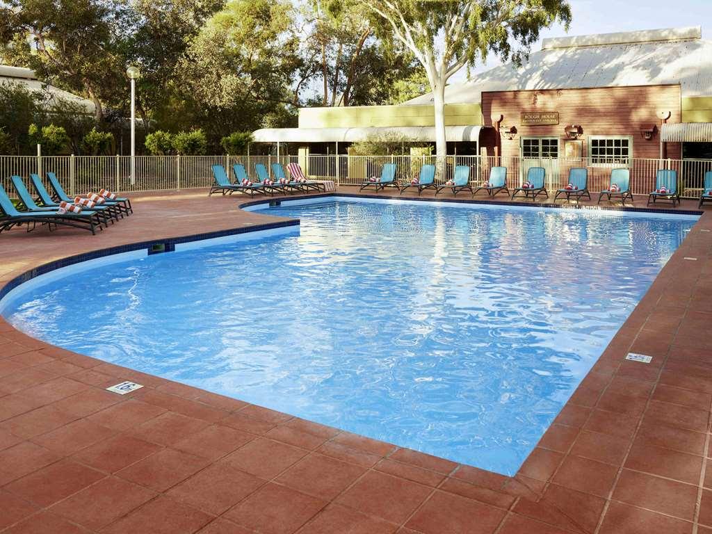 Outback Hotel Ayers Rock Exteriör bild