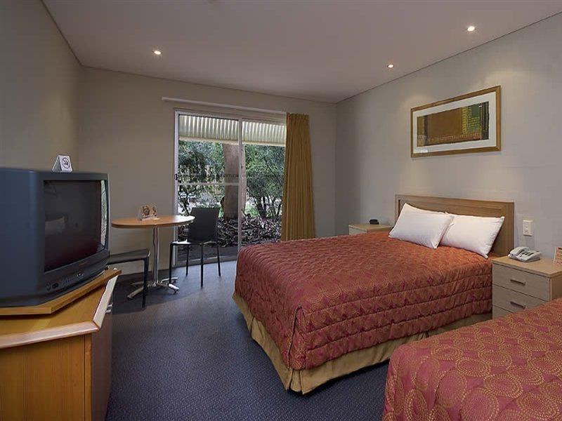 Outback Hotel Ayers Rock Exteriör bild