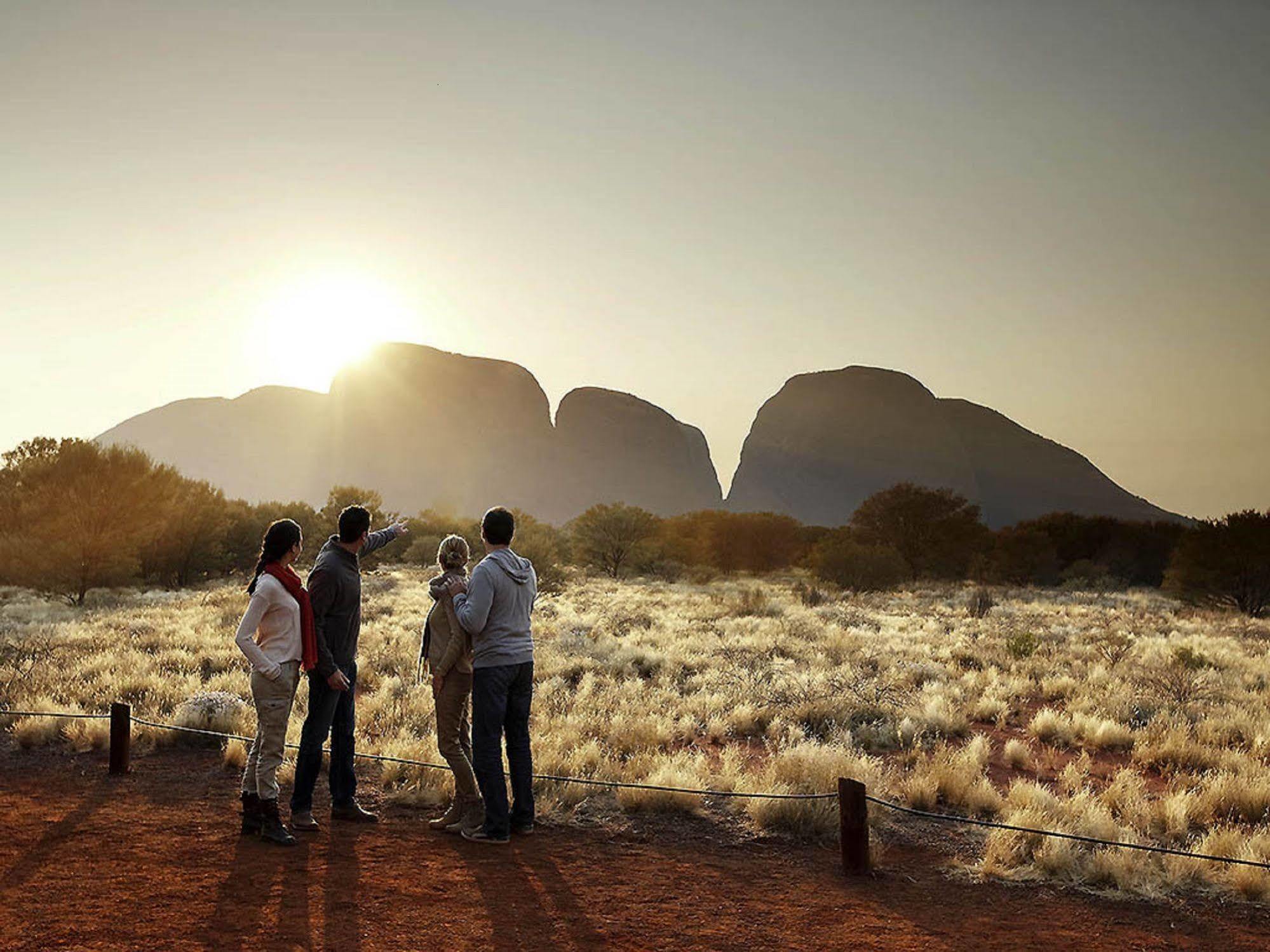 Outback Hotel Ayers Rock Exteriör bild