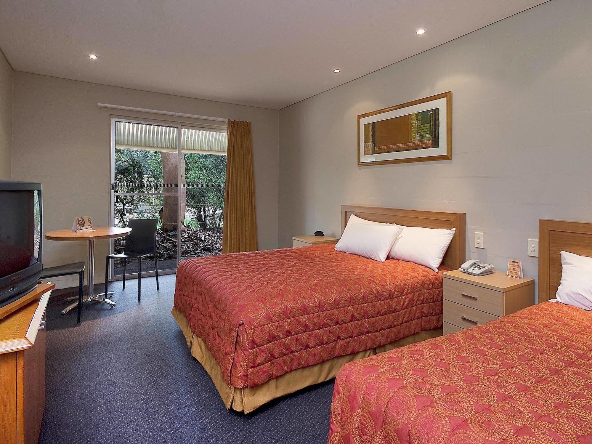 Outback Hotel Ayers Rock Exteriör bild
